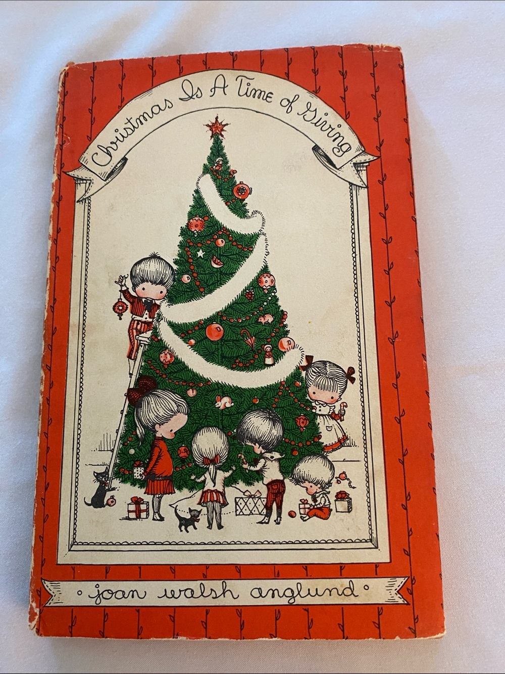Joan Walsh Anglund Christmas Book